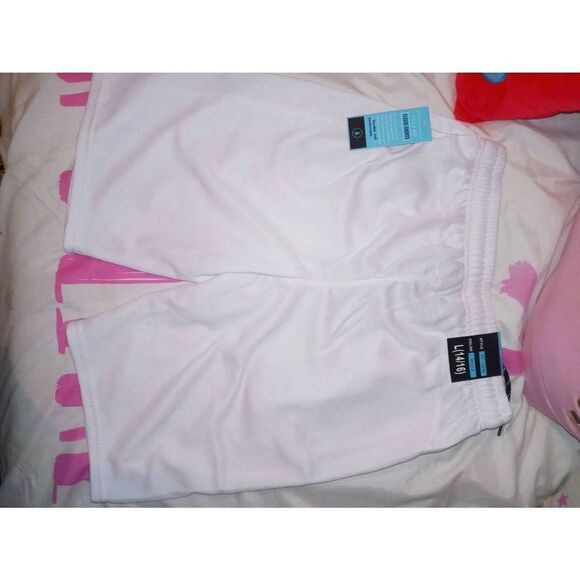 White shorts  - Picture 2 of 6